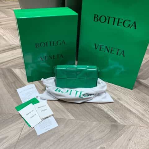 Bottega Veneta葆蝶家 Cassttte四格 651053油蜡皮赛车绿
