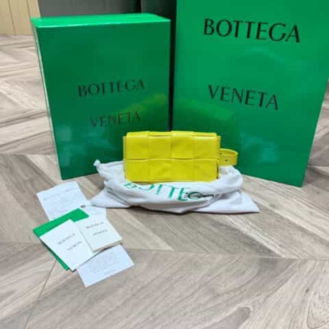 Bottega Veneta葆蝶家 Cassttte四格 651053油蜡皮黄香李色