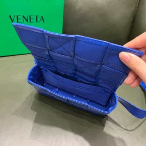 Bottega Veneta葆蝶家 Cassttte四格 651053油蜡皮钴蓝色