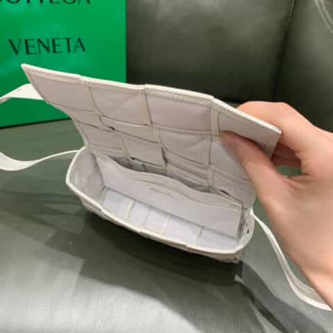 Bottega Veneta葆蝶家 Cassttte四格 651053油蜡皮白色