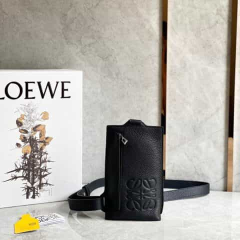 LOEWE罗意威 牛皮粒面垂直T型小包手机包 0661黑色