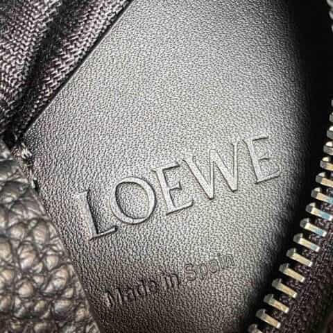LOEWE罗意威 牛皮粒面垂直T型小包手机包 0661黑色