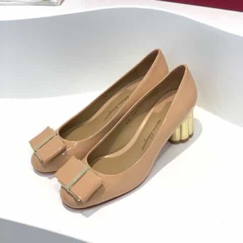 SF salvatore Ferraga*o  菲拉*慕 全新vara超大蝴蝶结圆头梅花跟高跟鞋