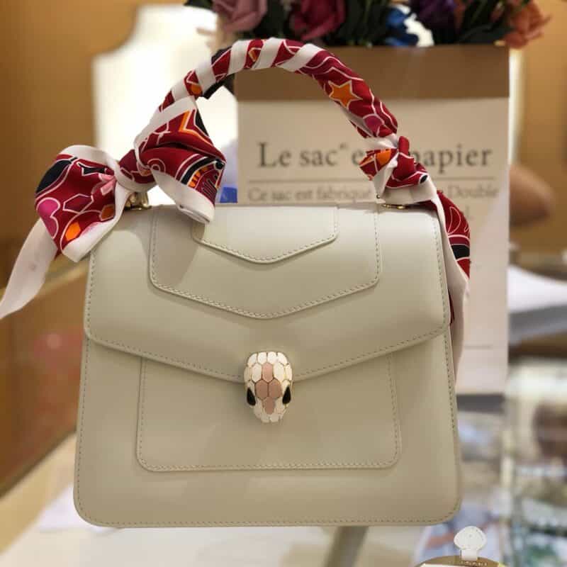 BVLGARI宝格丽Serpenti Forever系列玛瑙白小牛皮手提单肩斜挎包289835