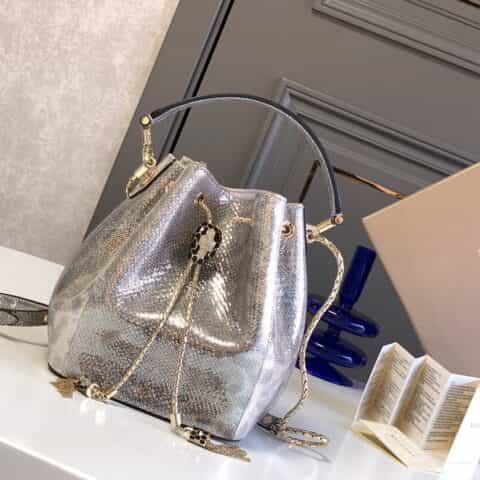 BVLGARI宝格丽"Sprpenti Forever "乳蛋白石色金属质感水蛇皮水桶包287436