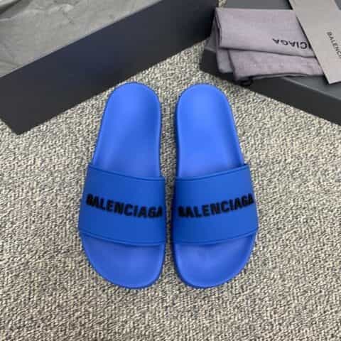 BALENCIAGA巴黎世家    采用字母印花橡胶情侣沙滩拖鞋