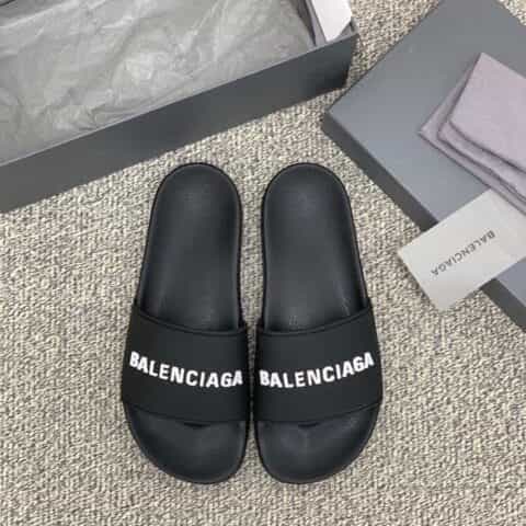 BALENCIAGA巴黎世家    采用字母印花橡胶情侣沙滩拖鞋