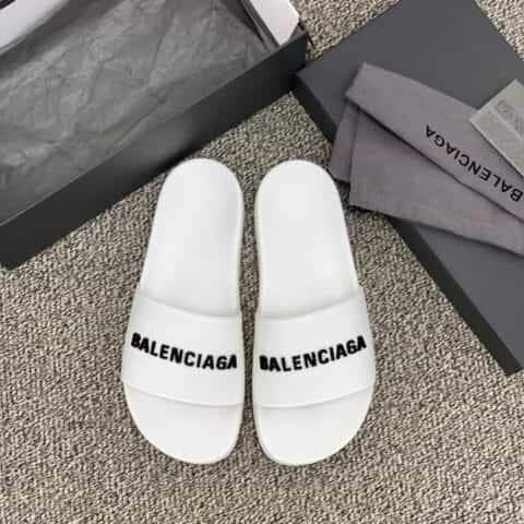 BALENCIAGA巴黎世家    采用字母印花橡胶情侣沙滩拖鞋