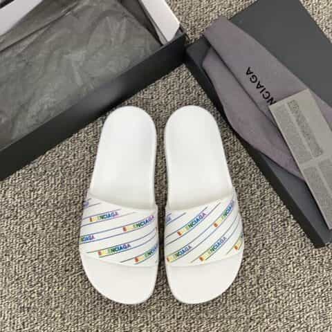 BALENCIAGA巴黎世家    采用字母印花橡胶情侣沙滩拖鞋