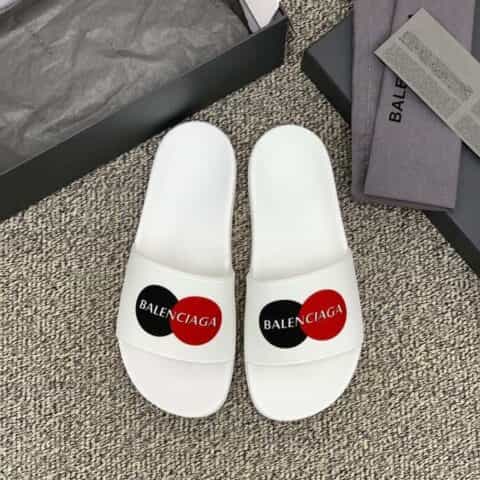 BALENCIAGA巴黎世家    采用字母印花橡胶情侣沙滩拖鞋
