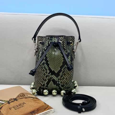 FENDI芬迪蛇皮迷你水桶包638