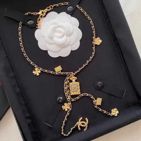 新款 CHANEL香奈儿双c香水瓶黑皮绳项链