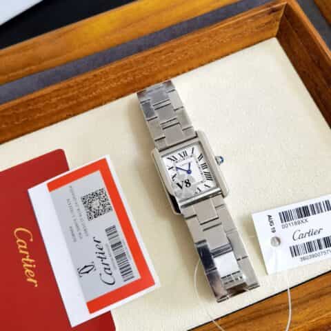 卡地亚 CARTIER TANK SOLO V8 坦克系列腕表