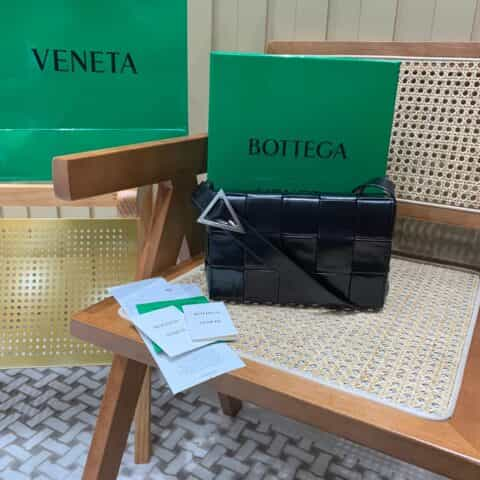 Bottega Veneta葆蝶家 Cassette油蜡皮编织五格长方包 667298黑色