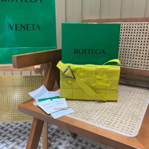 Bottega Veneta葆蝶家 Cassette油蜡皮编织五格长方包 667298黄香李色