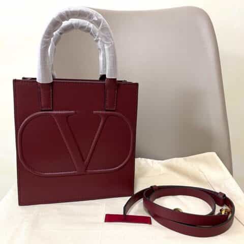 Valentino华伦天奴抛光小牛皮Garavani “VLogo”托特包1053