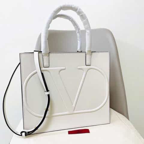 Valentino华伦天奴抛光小牛皮Garavani “VLogo”托特包1052