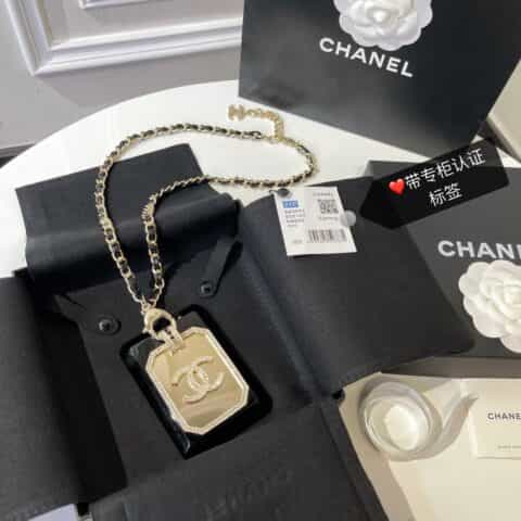 2021新款CHANEL香奈儿双c亚克力卡包盒长项链