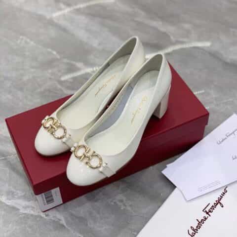 SF Ferraga*o  菲拉*慕 新款圆头马蹄扣粗跟平底单鞋