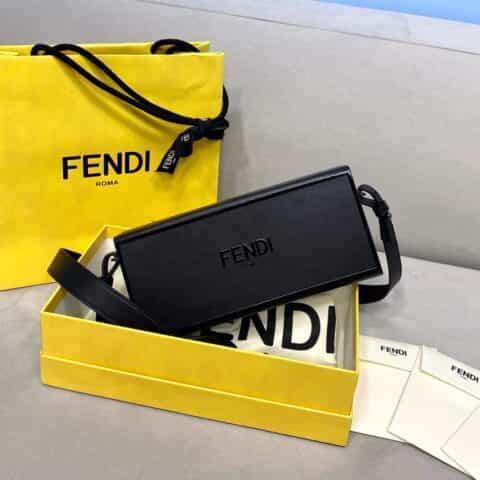 FENDI芬迪几何图形创意设计百搭小包70304