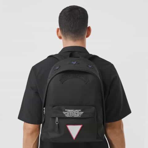 Burberry巴宝莉新款图章尼龙双肩包