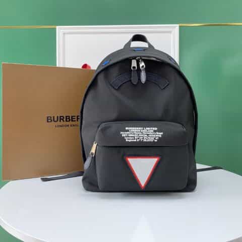 Burberry巴宝莉新款图章尼龙双肩包