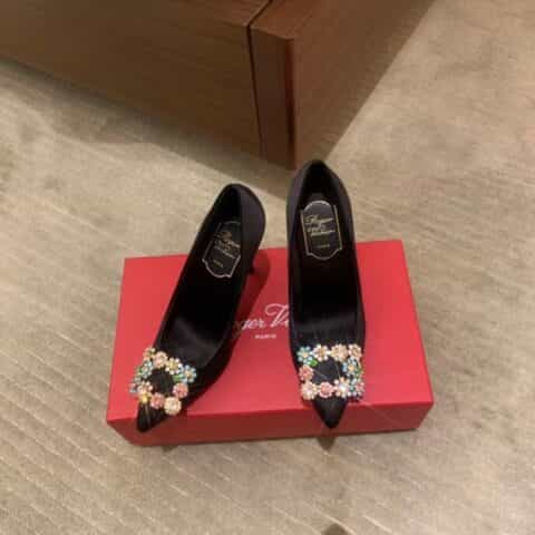 Roger Vivier   意大利真皮大底钻扣真丝 10cm高跟鞋