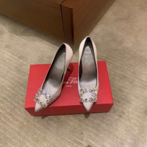 Roger Vivier   意大利真皮大底钻扣真丝 10cm高跟鞋