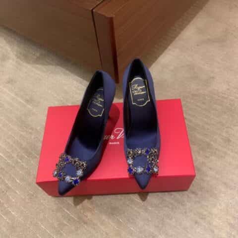 Roger Vivier   意大利真皮大底钻扣真丝 10cm高跟鞋