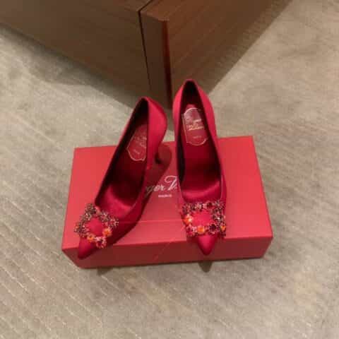 Roger Vivier   意大利真皮大底钻扣真丝 10cm高跟鞋