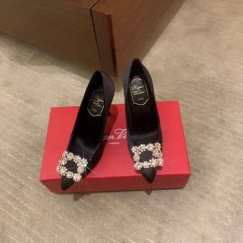 Roger Vivier   意大利真皮大底钻扣真丝 10cm高跟鞋