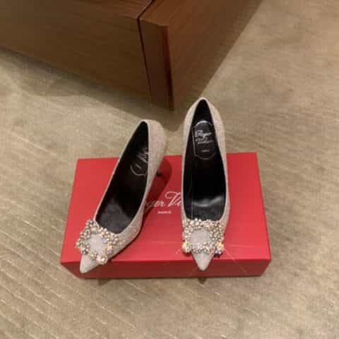 Roger Vivier   意大利真皮大底钻扣真丝 10cm高跟鞋