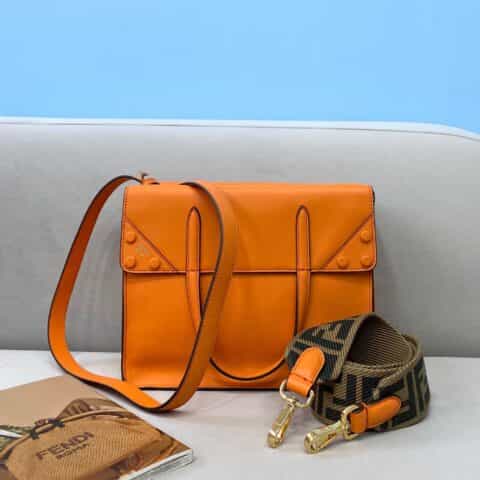 FENDI芬迪小牛皮filp bag手袋303S