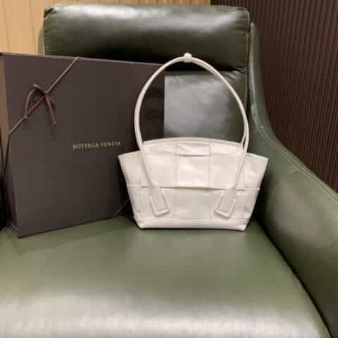 Bottega Veneta Arco33 Bag 666874油腊皮白色