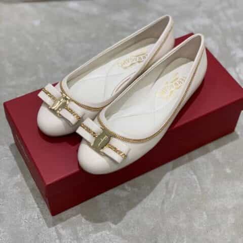 SF salvatore Ferraga*o  最新菲拉*慕圆头链条蝴蝶结单鞋