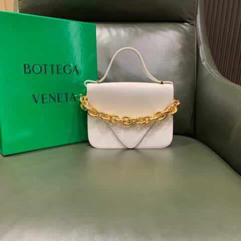 Bottega Veneta Mount Bag 667399荔枝纹白色