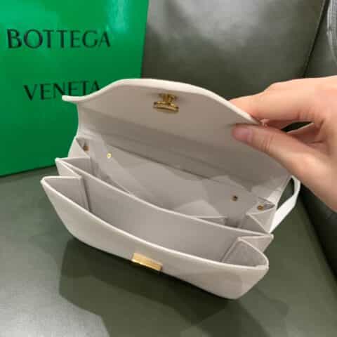 Bottega Veneta Mount Bag 667399荔枝纹白色