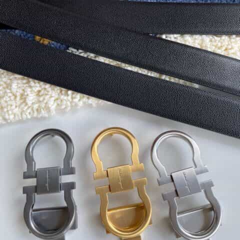 Ferragamo菲拉格慕  精致雾面金属扣搭配双面用头层牛皮鱼子酱纹理腰带