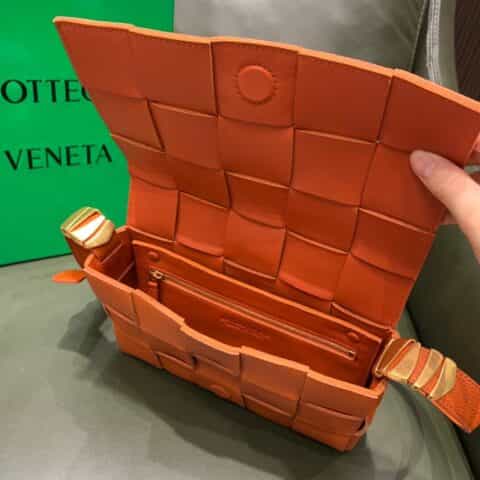 Bottega Veneta Cassette Bag 666870橙色 金属配饰款