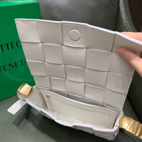 Bottega Veneta Cassette Bag 666870白色 金属配饰款