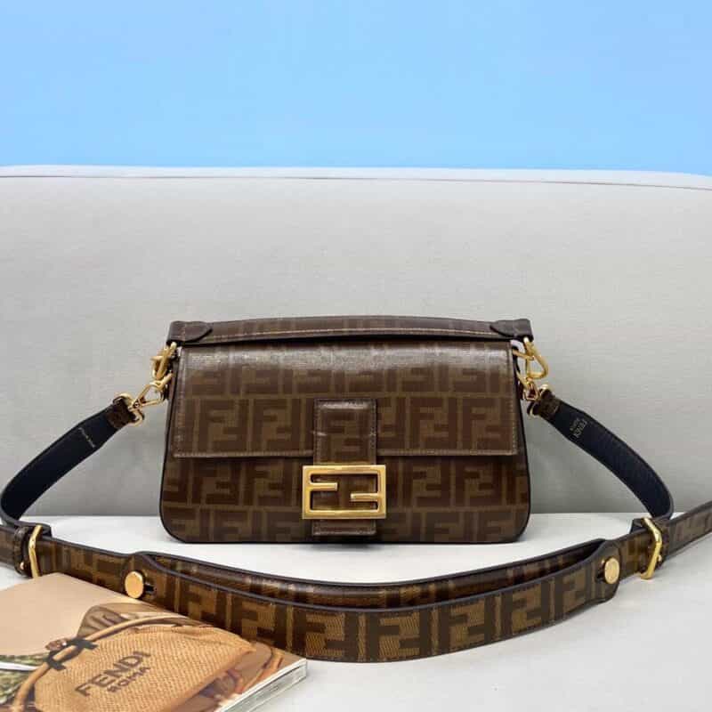 FENDI芬迪老花BAGUETTE手袋320M