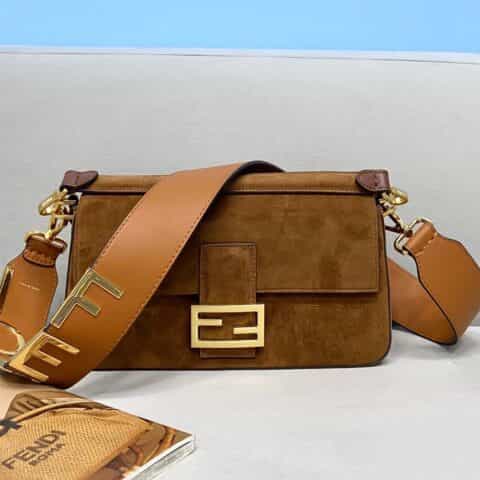 FENDI芬迪老花麂皮绒材质BAGUETTE手袋320AM