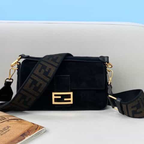 FENDI芬迪老花麂皮绒材质BAGUETTE手袋320AM