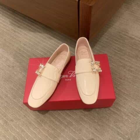 Roger vivier  钻扣与金属扣珍珠牛皮RV乐福鞋