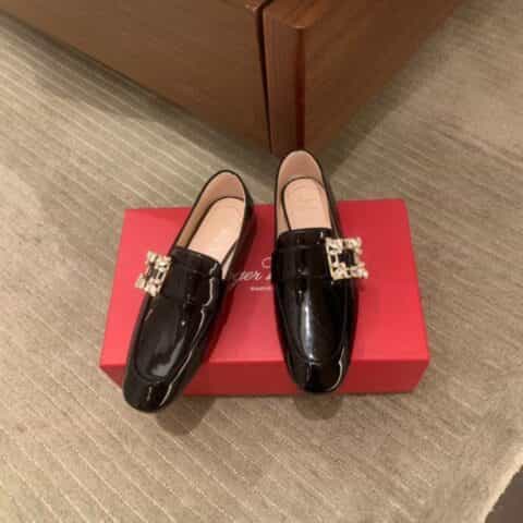 Roger vivier  钻扣与金属扣珍珠牛皮RV乐福鞋