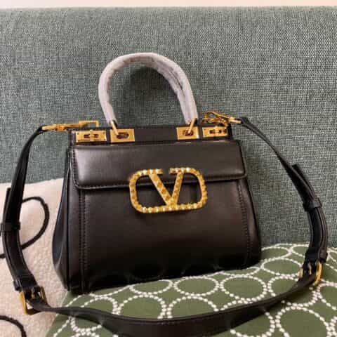 Valentino华伦天奴Garavani Rockstud Alcove 中号粒面小牛皮手袋3300