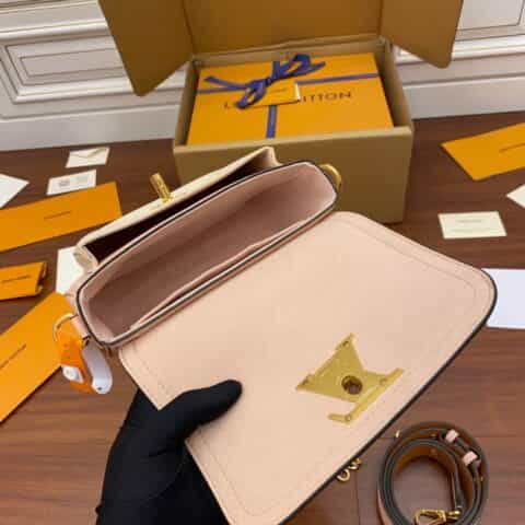 Louis Vuitton LV Lockme Tender Bag M58555粉色