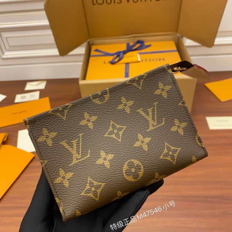 Louis Vuitton LV Toiletry Pouch 15 Pouch bag M47546
