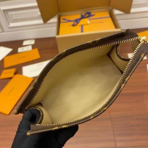 Louis Vuitton LV Toiletry Pouch 15 Pouch bag M47546
