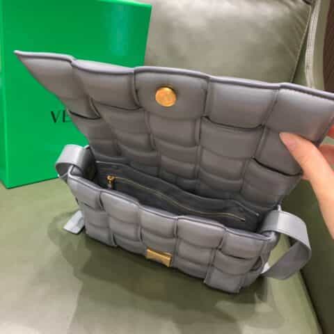 Bottega Veneta葆蝶家 Padded Cassette Bag 591970闪电灰